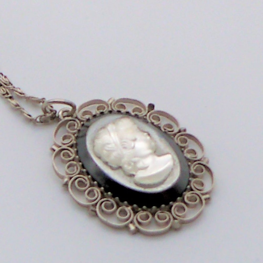 Silver Tone Cameo Pendant Necklace - Picture 2 of 6